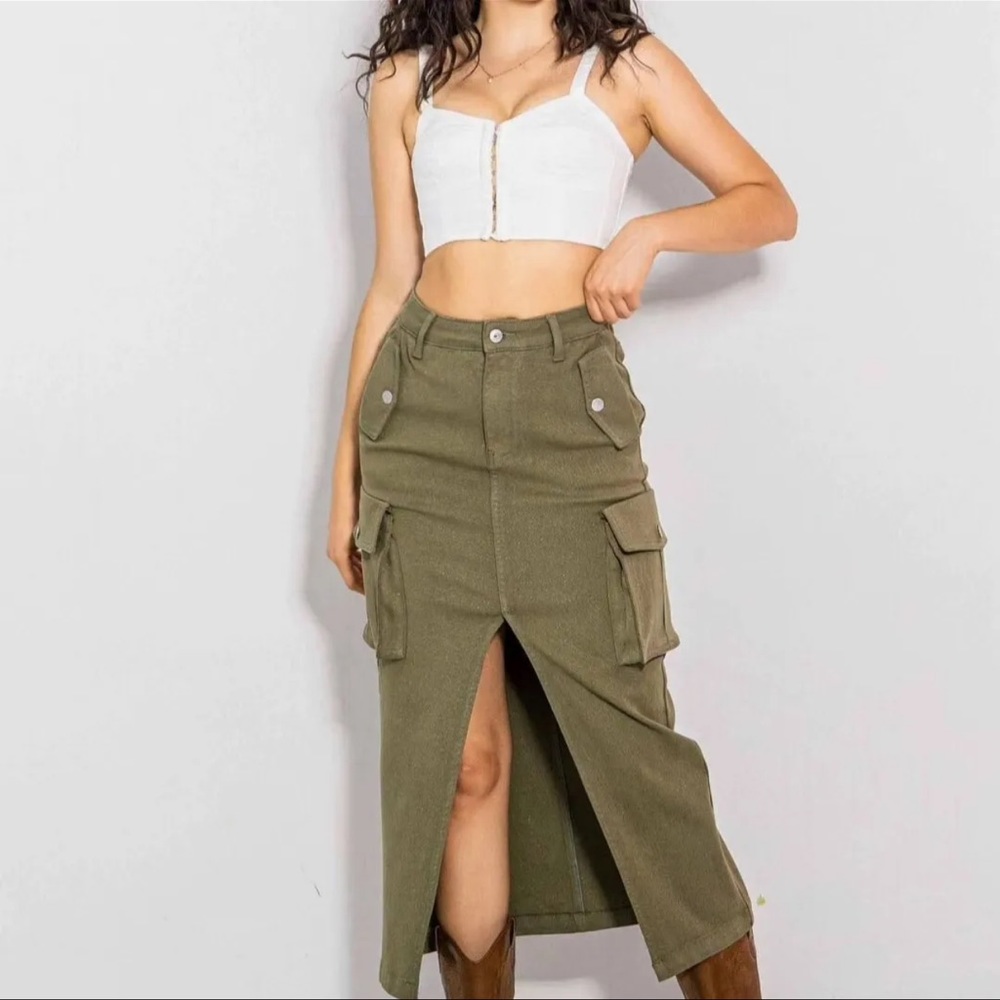 NEW Women’s cargo skirt olive